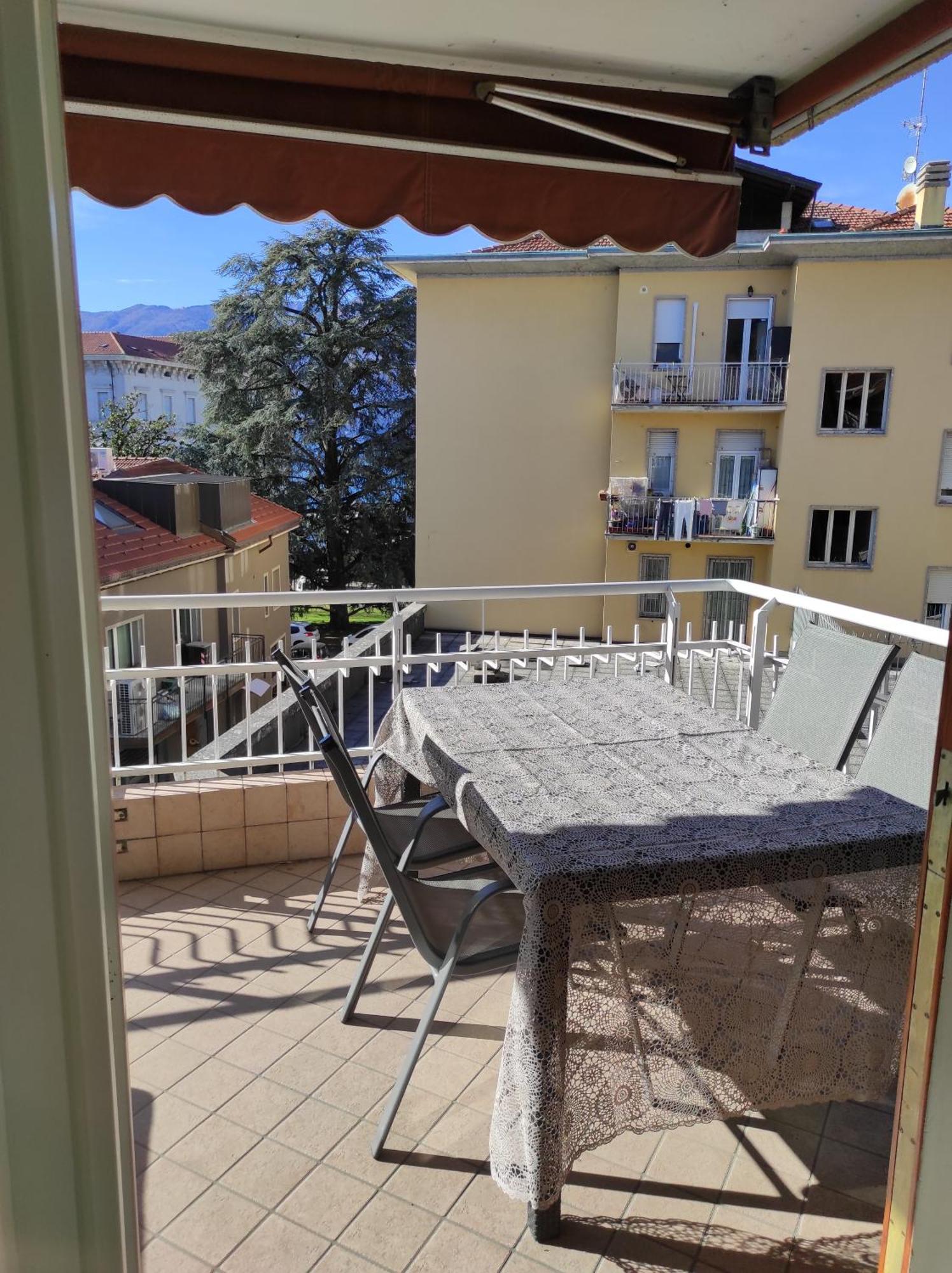 Appartamento Al Sereno Luino Buitenkant foto